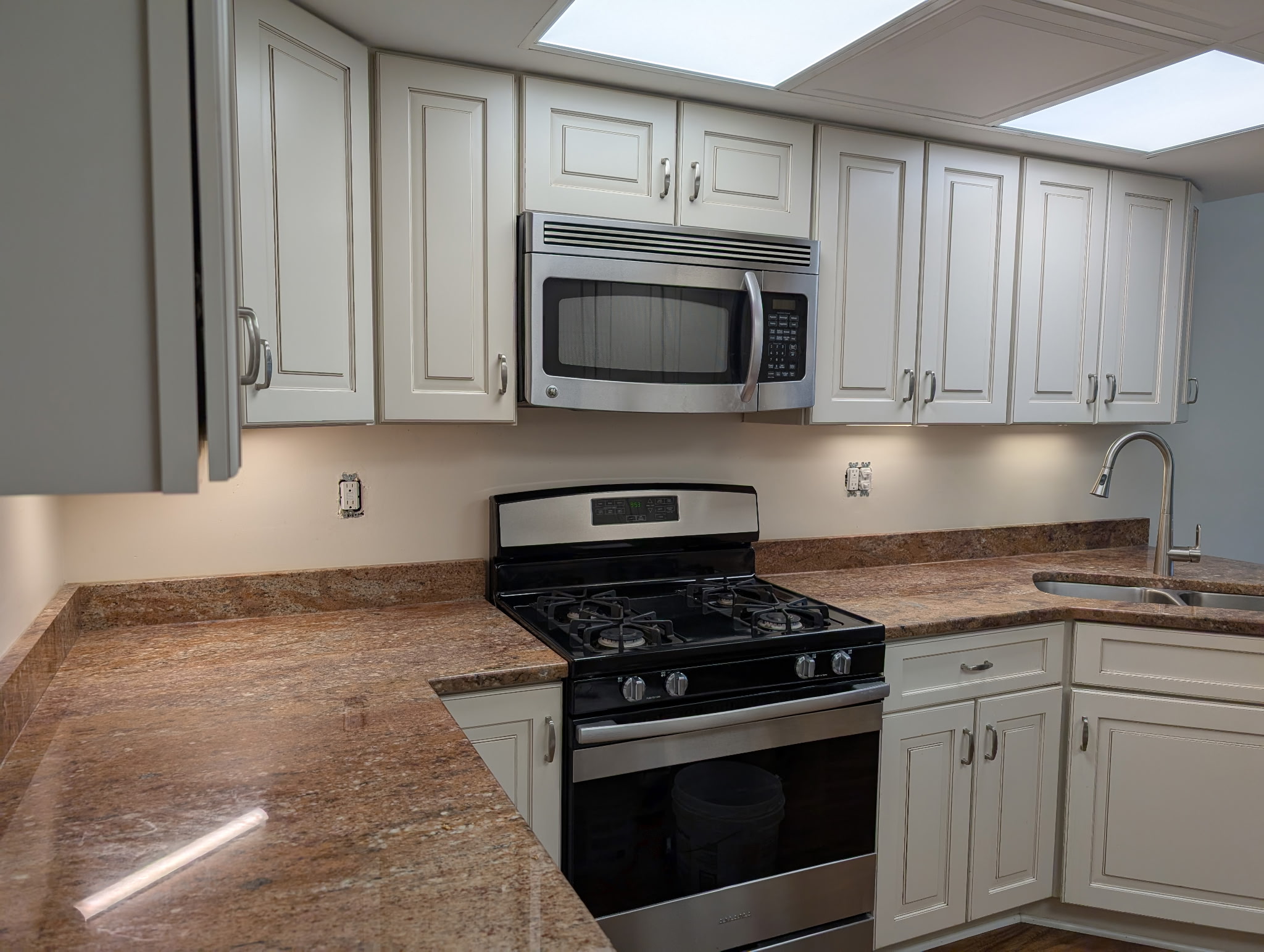 Kitchen Backsplash (before)